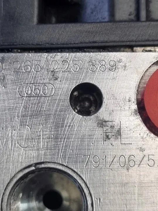 Toyota ABS-Pumpe OEM 44540-05060 Gebraucht image 3