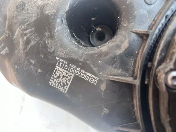 Tanque AdBlue BMW OEM 9884894 04 203356-10 Usado image 4