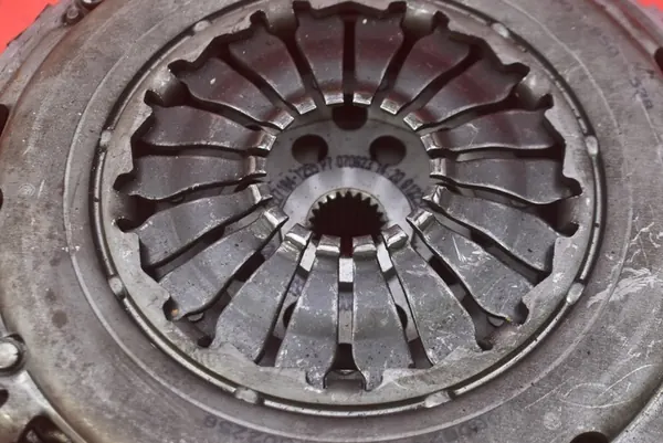 Volante de Dupla Massa Renault Megane 3 1.5 DCI 3000950538 image 2