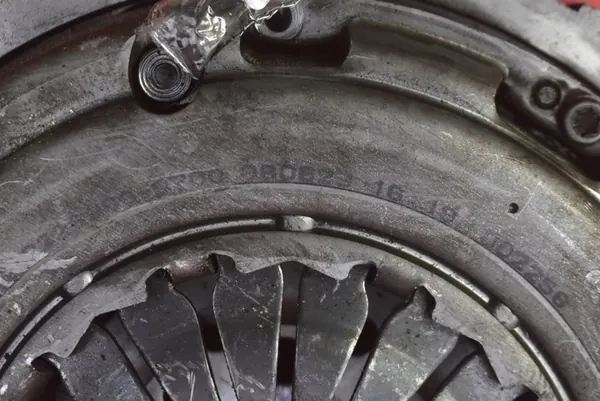 Volante de Dupla Massa Renault Megane 3 1.5 DCI 3000950538 image 4