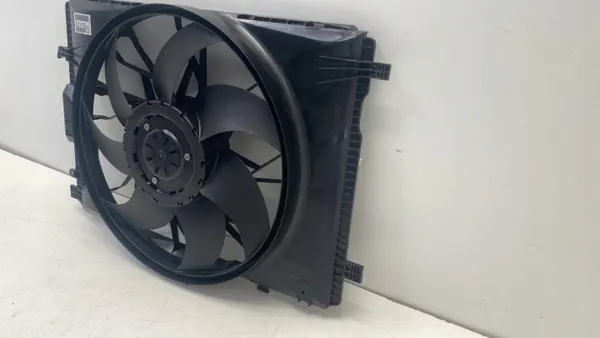 Mercedes W204 Radiatorventilator OEM A2049066802 image 3