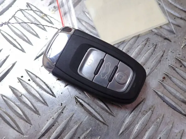 Clé Audi A4/S4 B8 OEM 8T0959754D - Occasion image 2