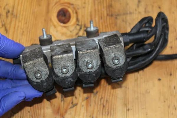 Kaasusuutin OEM LISTWA WTRYSKOWA GAZU YARIS I image 3