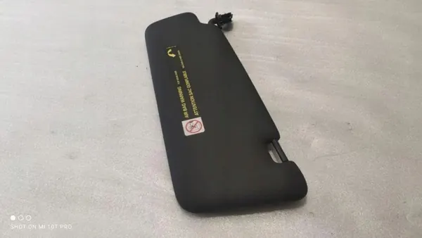 OEM 8U0857552D Oikea etu-auringonvarjo Audi S5 image 4