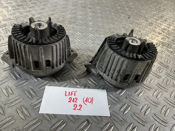 MERCEDES W212 12-16 Moottorin kiinnitykset A2042400117 image 2