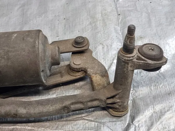 Audi A3 8P Frontscheibenwischermotor OE 8P1955119B image 4