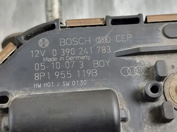 Audi A3 8P Frontscheibenwischermotor OE 8P1955119B image 5