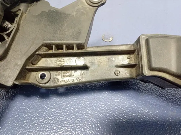 Regulador de Voltaje BMW OEM 6842524 - Usado image 5