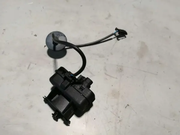 Skoda Superb B6 Tankklappen-Aktuator OEM 3T0810773 image 2