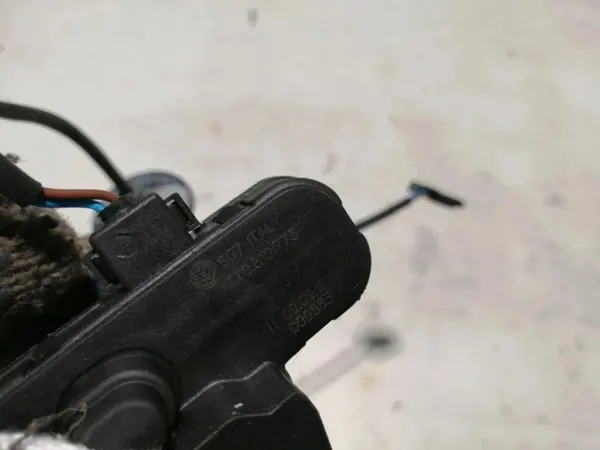 Skoda Superb B6 Tankklappen-Aktuator OEM 3T0810773 image 3