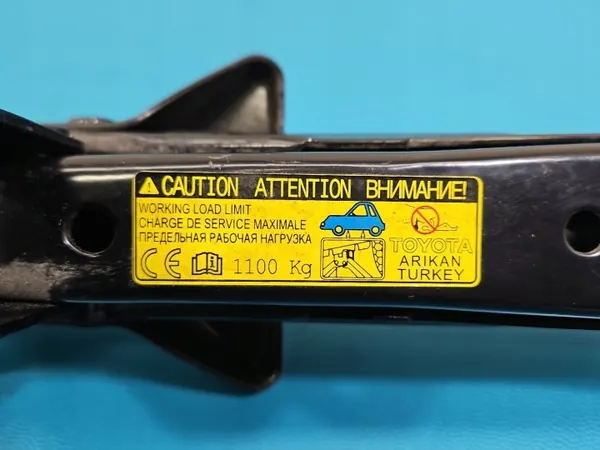 Gebruikte Toyota autokrik voor Auris I - Trapeziumvormig image 4