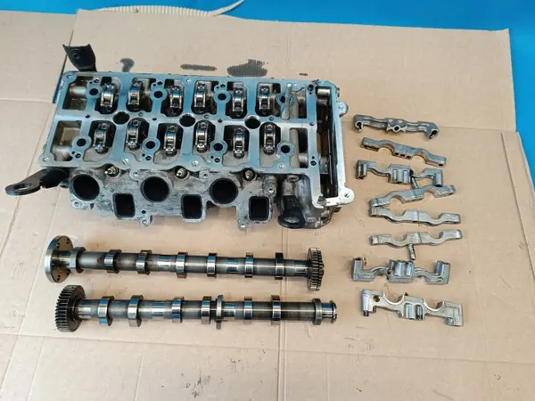 Audi SQ5 Q5 8R Oikea Sylinterikansi OEM 059103264A image 2