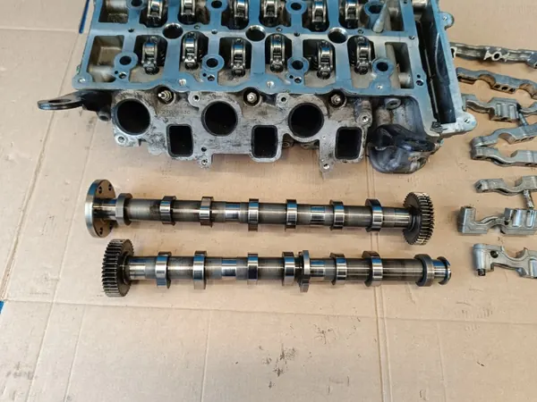 Audi SQ5 Q5 8R Oikea Sylinterikansi OEM 059103264A image 3