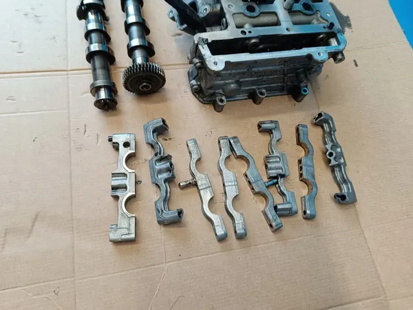 Audi SQ5 Q5 8R Oikea Sylinterikansi OEM 059103264A image 4