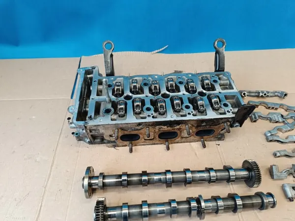 Audi SQ5 Q5 8R Oikea Sylinterikansi OEM 059103264A image 6