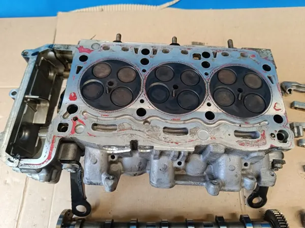 Audi SQ5 Q5 8R Oikea Sylinterikansi OEM 059103264A image 8