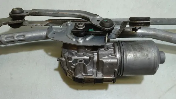 Etupyyhkijän mekanismi Audi A6 C7 2.0TDI image 5