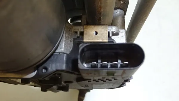 Etupyyhkijän mekanismi Audi A6 C7 2.0TDI image 6