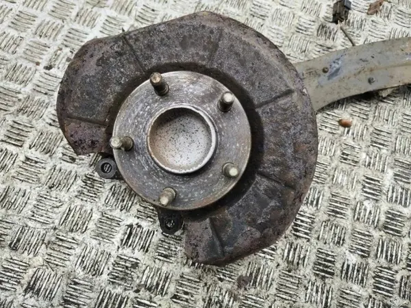 Volvo V50 2009 Cubo Roda Traseira Esquerda OEM 13007275 image 3