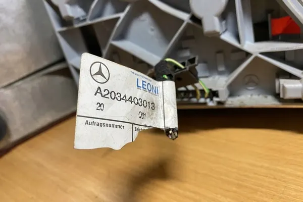 Lámpara trasera derecha MERCEDES-BENZ C (W203) A2038200264 image 3