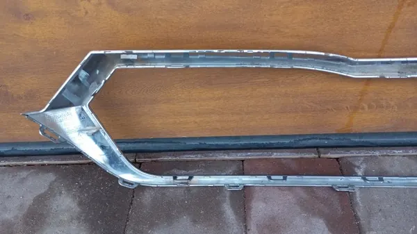SKODA OCTAVIA IV 2020-2024 Front Chrome Grille Frame image 5