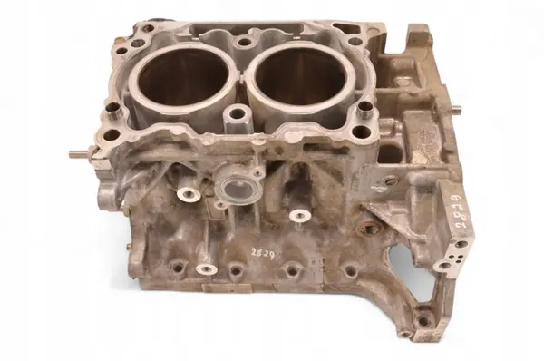 Bloque motor Subaru Forester OEM 11010AB290 - Usado image 2