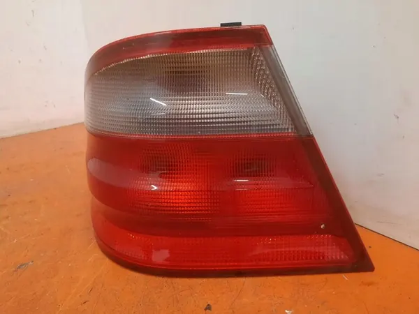 Linker achterlicht Mercedes W208 A2088200164 image 2