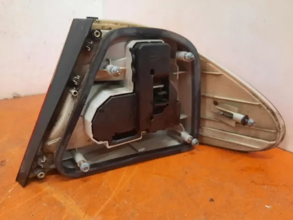 Linker achterlicht Mercedes W208 A2088200164 image 4