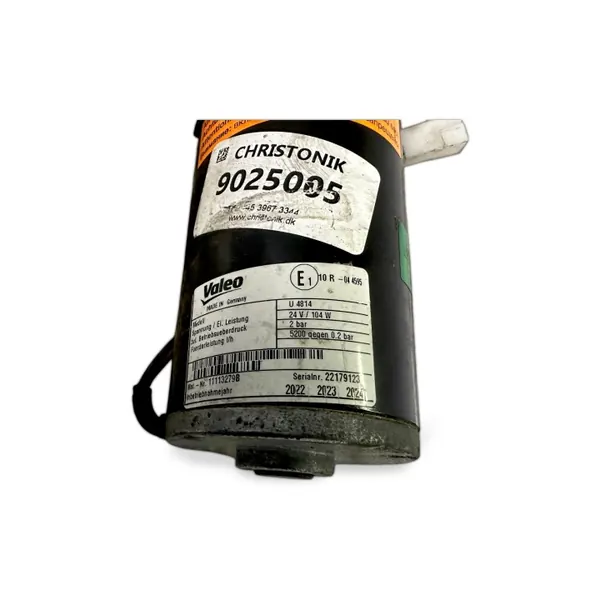 Bomba de refrigeración Volvo U4814 - Usada image 6