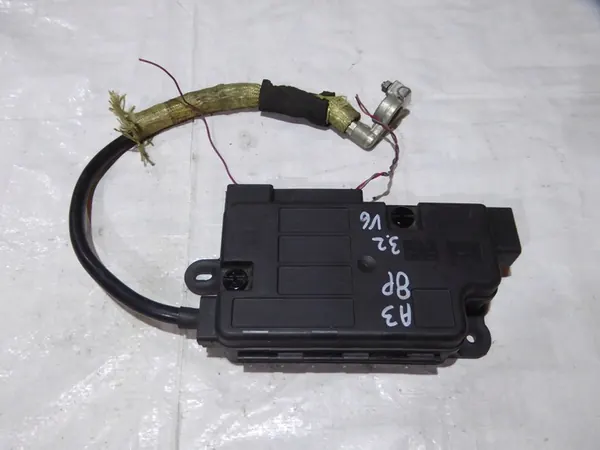 Terminal de caixa de fusíveis Audi A3 8P OE 8P0937548A image 2