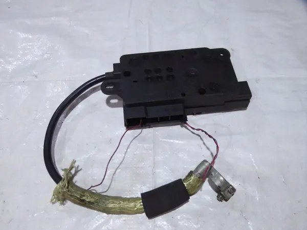 Terminal de caixa de fusíveis Audi A3 8P OE 8P0937548A image 3