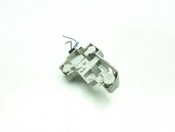 BMW OEM 6928381 Bakljusfäste - Begagnad image 3