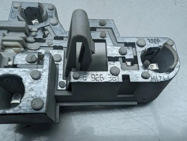 BMW OEM 6928381 Bakljusfäste - Begagnad image 7