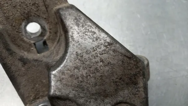 Engine Mount Volvo V70 II Lift 05R 8649262 image 2