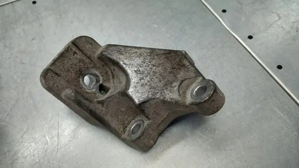 Engine Mount Volvo V70 II Lift 05R 8649262 image 3