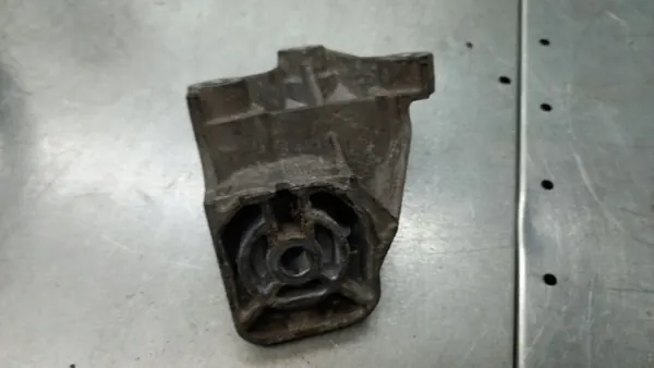 Engine Mount Volvo V70 II Lift 05R 8649262 image 4