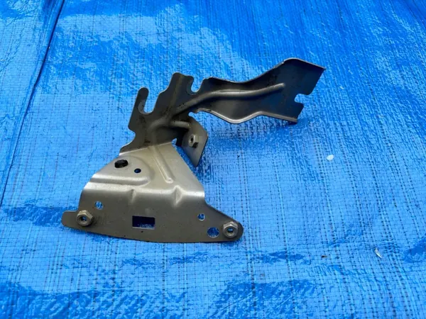 Etupään oikea lokasuojustuki OEM 9827381680 Peugeot 208 II image 2