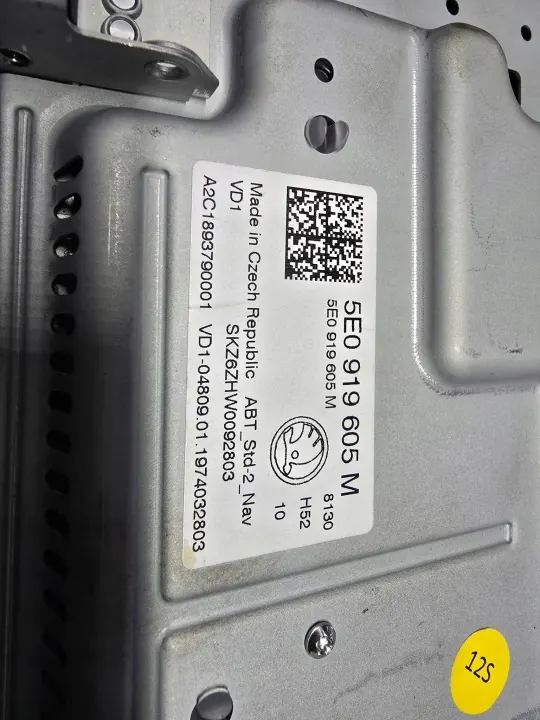 Skoda Octavia 3 Lift LCD-näyttö OEM 5E0919605M image 3