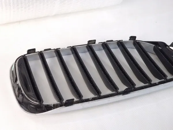 BMW G30 G31 Left Kidney Grille Original Chrome 7383519 image 3