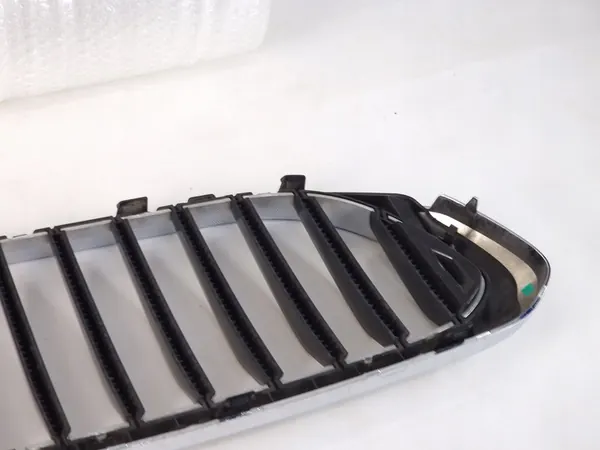 BMW G30 G31 Left Kidney Grille Original Chrome 7383519 image 4