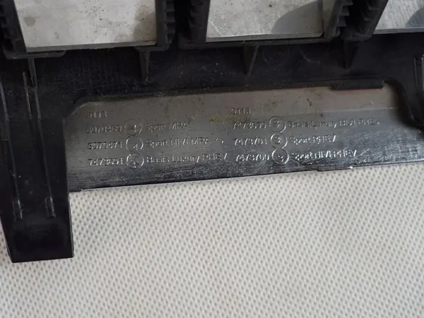 BMW G30 G31 Left Kidney Grille Original Chrome 7383519 image 5