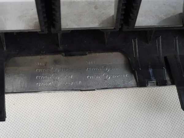 BMW G30 G31 Left Kidney Grille Original Chrome 7383519 image 6