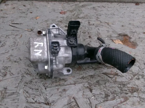 Pompe à eau Toyota Rav4 2.5 Hybride OEM - Occasion image 2