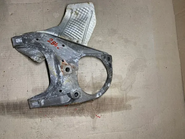 Porsche 95B399331B motorfäste vänster - Begagnad OEM image 2