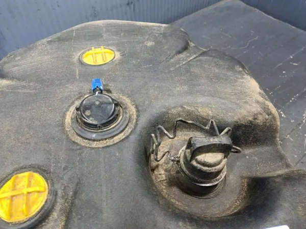 Tanque AdBlue Mercedes Sprinter OEM A0994710475 image 5