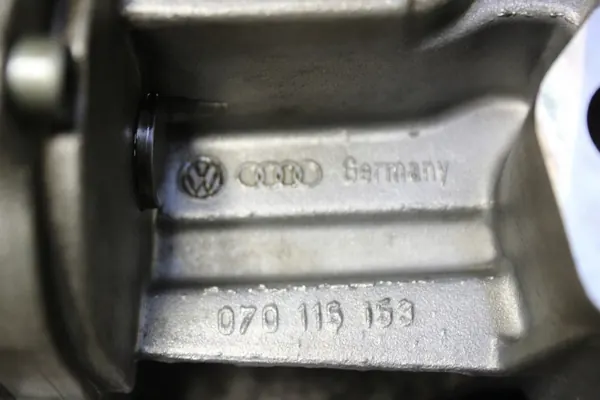 VW T5 Oliepomp OEM 070115153 070115105A image 4