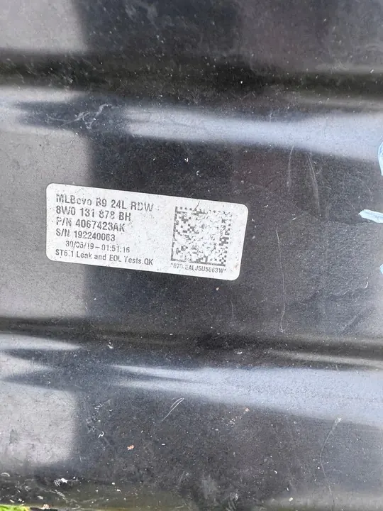 Réservoir AdBlue AUDI A4 A5 Pompe 8W0131969J image 2