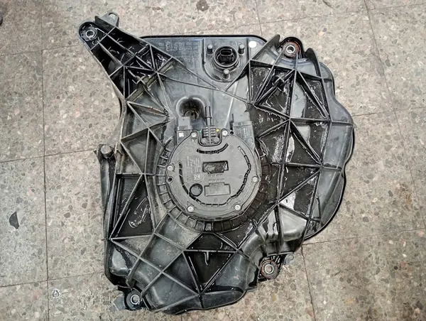 Réservoir AdBlue Pompe Audi A6 C8 4K image 1