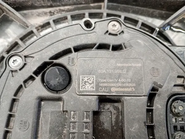 Réservoir AdBlue Pompe Audi A6 C8 4K image 4