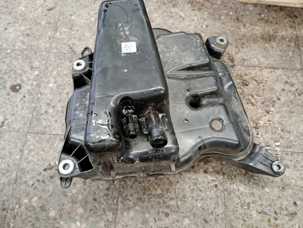 Réservoir AdBlue Pompe Audi A6 C8 4K image 7